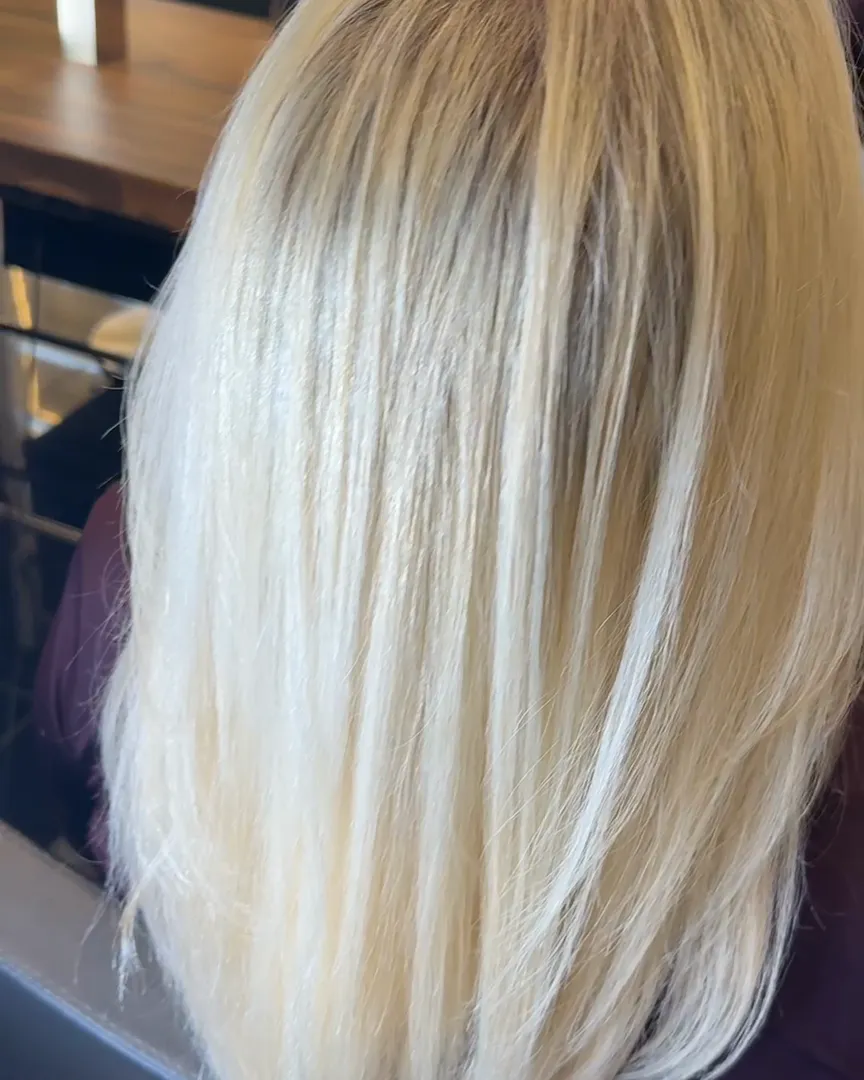 Nachher: Blond-Ergebnis im Salon, Beispiel 1